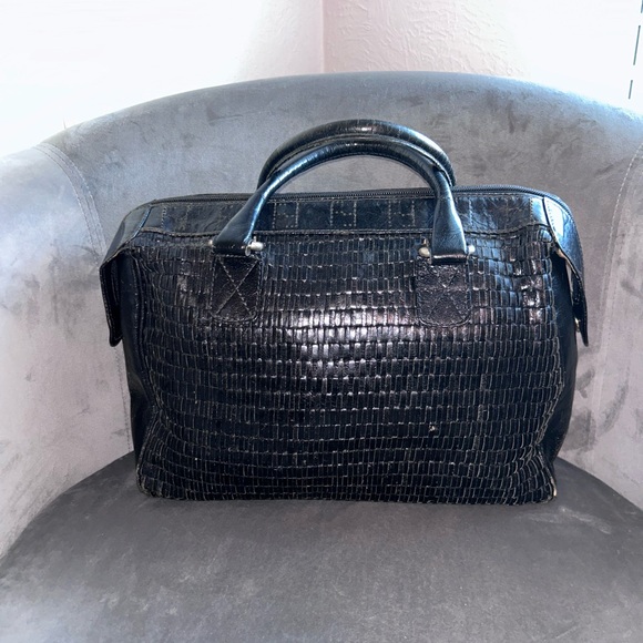 087 REDUCED!!!!! Fendi black leather bag in GUC!! - Picture 1 of 9